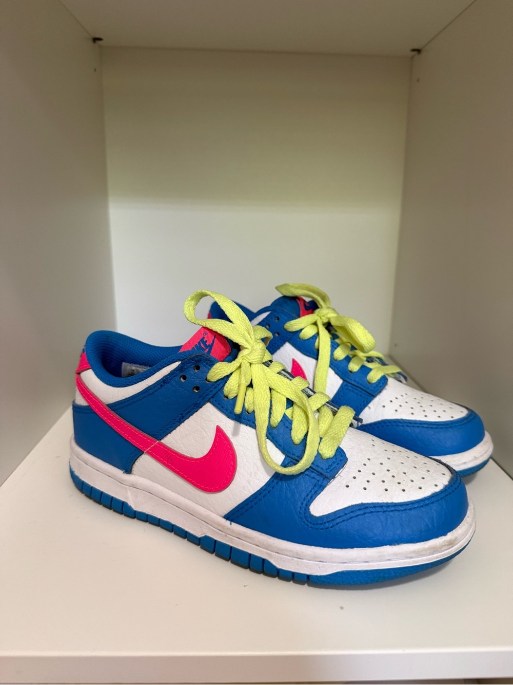 Nike Kids Low-Top Sneakers. Unisex Size 4